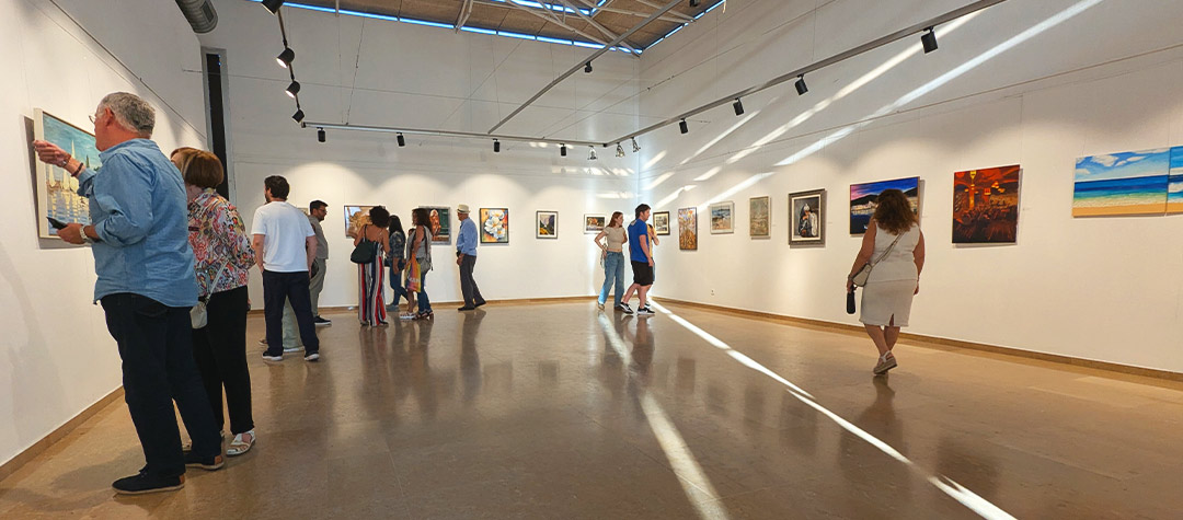 Més de cinquanta artistes mostren la seva obra al Palau Falguera